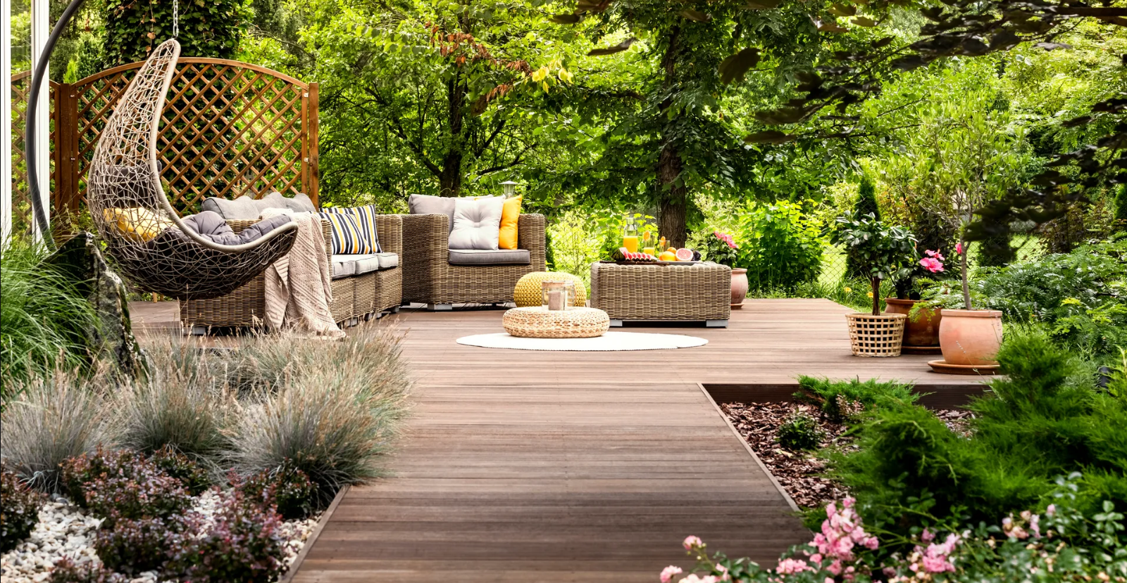 10 Creative Outdoor Garden Decoration Ideas to Spruce Up Your Space